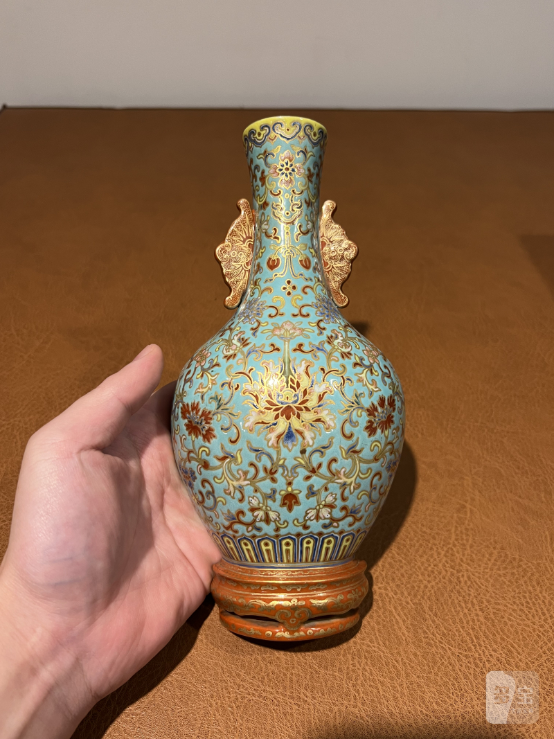 清嘉庆 御制松石绿地洋彩描金缠枝花卉纹壁瓶 - 图2